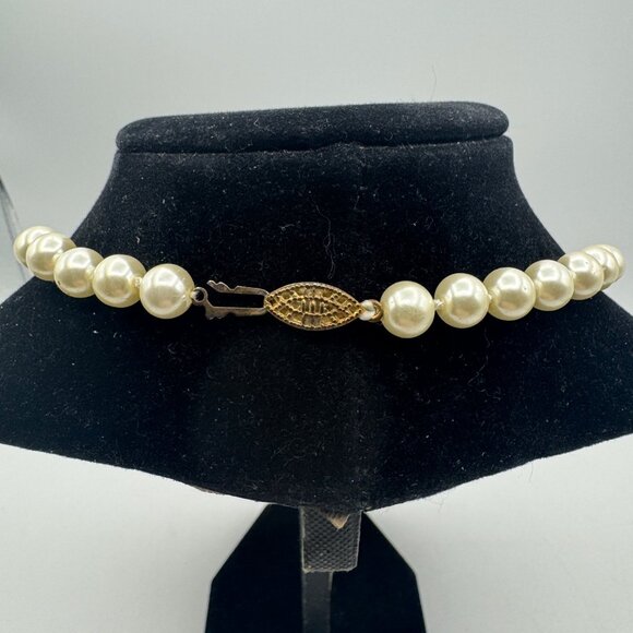 Vintage Faux Pearl Necklace Gold Tone Clasp Beaded Strand - Picture 4 of 4